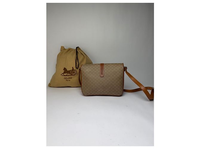 Triomphe Céline Vintage Celine Macadam Canvas Schultertasche mit Klappe c. 2006 Beige Brown - Ansicht 2