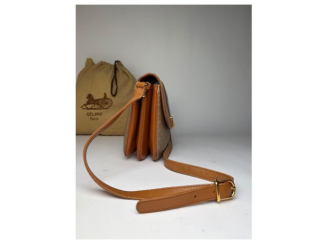 Triomphe Céline Vintage Celine Macadam Canvas Schultertasche mit Klappe c. 2006 Beige Brown - Ansicht 8