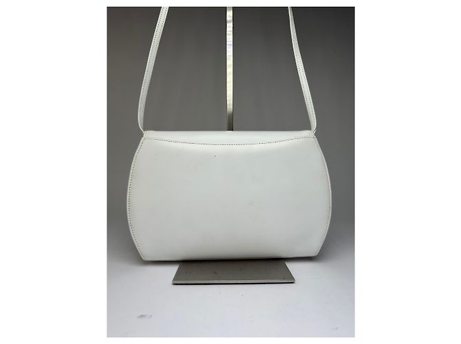 Vintage Givenchy Leder-Crossbody-Tasche mit Klappe Ende der 1970er Jahre Weiß - Ansicht 14