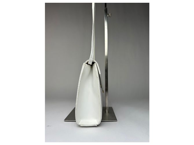 Vintage Givenchy Leder-Crossbody-Tasche mit Klappe Ende der 1970er Jahre Weiß - Ansicht 4
