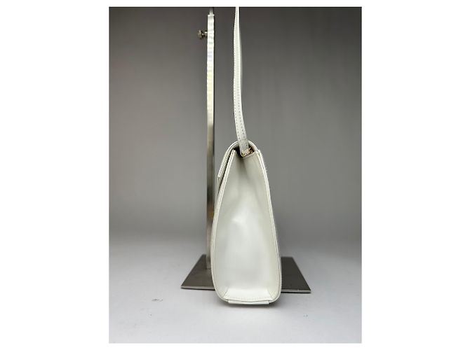 Vintage Givenchy Leder-Crossbody-Tasche mit Klappe Ende der 1970er Jahre Weiß - Ansicht 8