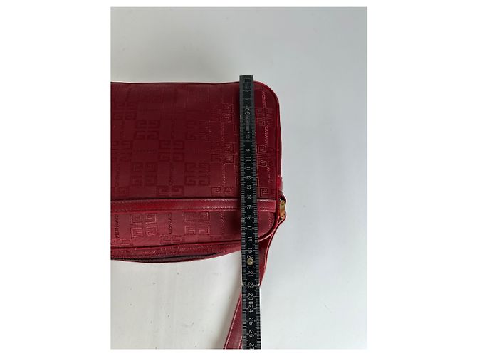 Vintage Givenchy 4G Logo Schultertasche mit Klappe Ende der 1990er Jahre Rot - Ansicht 10
