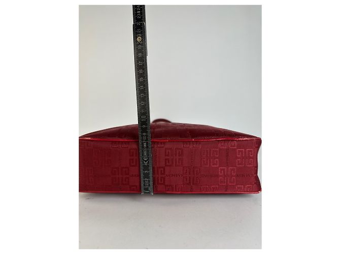 Vintage Givenchy 4G Logo Schultertasche mit Klappe Ende der 1990er Jahre Rot - Ansicht 12