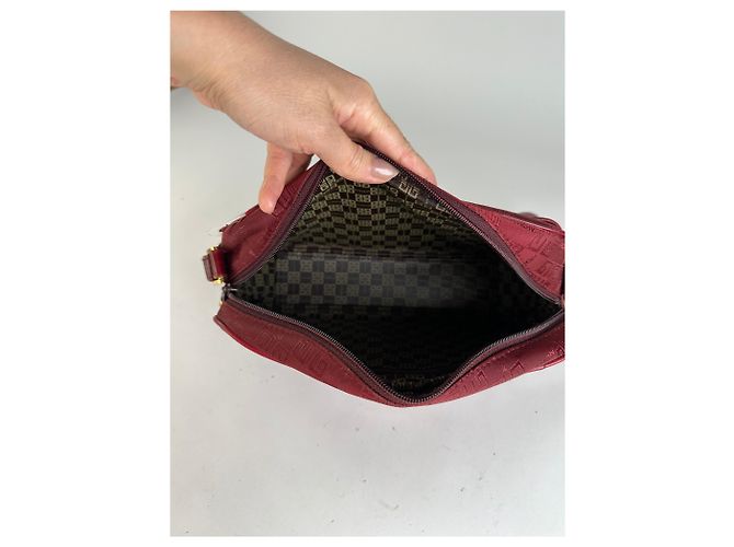Vintage Givenchy 4G Logo Schultertasche mit Klappe Ende der 1990er Jahre Rot - Ansicht 3
