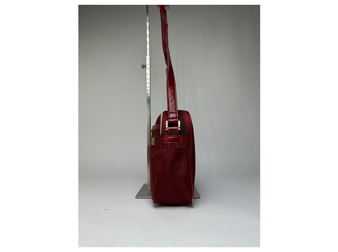 Vintage Givenchy 4G Logo Schultertasche mit Klappe Ende der 1990er Jahre Rot - Ansicht 7
