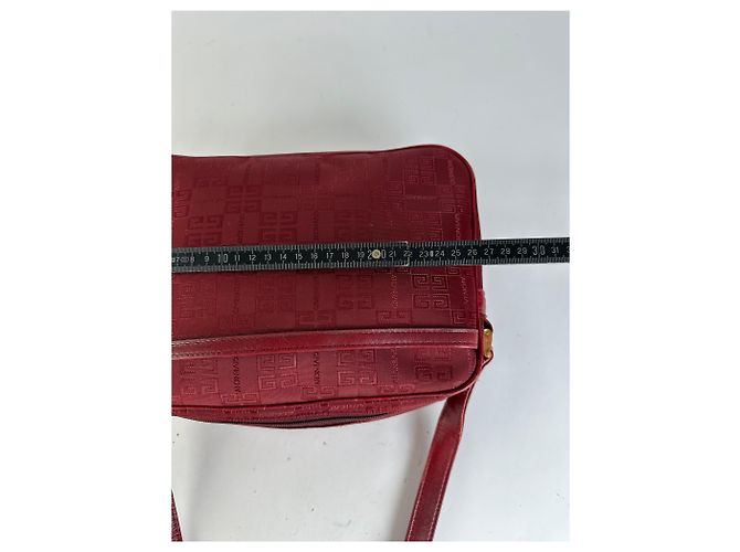 Vintage Givenchy 4G Logo Schultertasche mit Klappe Ende der 1990er Jahre Rot - Ansicht 9