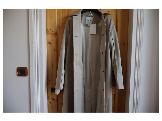 Trench coat bege em algodão COS - vista 5