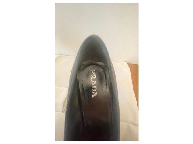 Prada Pumps aus schwarzem Satin mit Kristallen - Ansicht 5