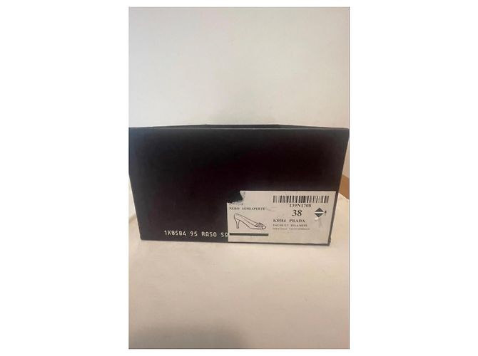Prada Pumps aus schwarzem Satin mit Kristallen - Ansicht 7