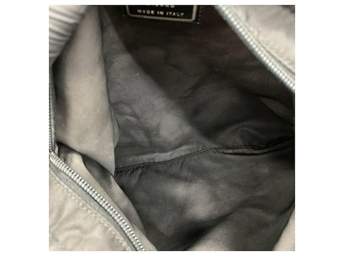 Prada Nylon Schultertasche Schwarz - Ansicht 9