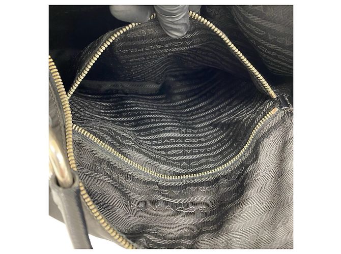 Sac Tote Prada avec logo triangle en métal Noir - vue 10