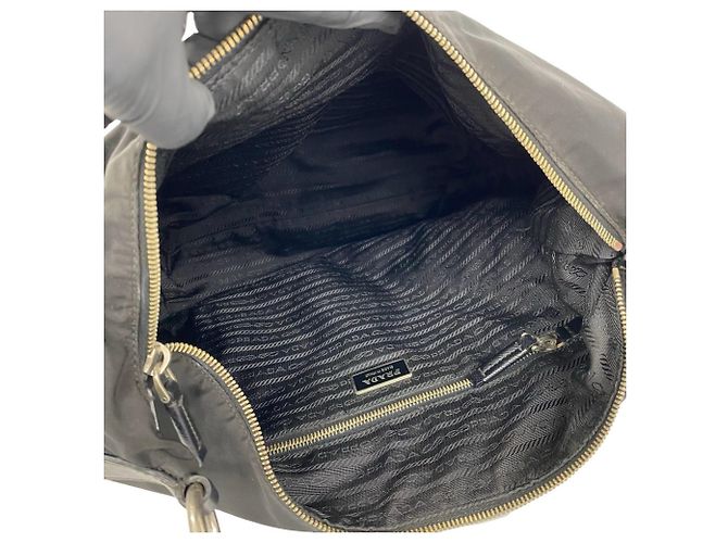 Sac Tote Prada avec logo triangle en métal Noir - vue 9
