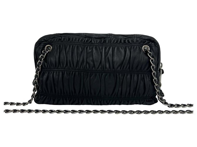 Bolsa de ombro Prada em couro preto - vista 3