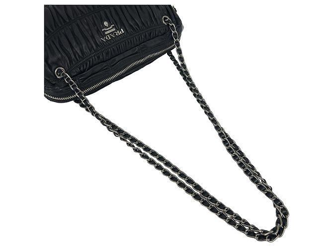 Bolsa de ombro Prada em couro preto - vista 4