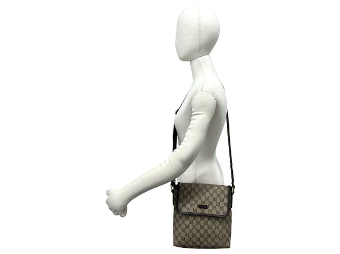 Bolsa de ombro em couro com aba e padrão de logo GG Gucci Marrom - vista 2