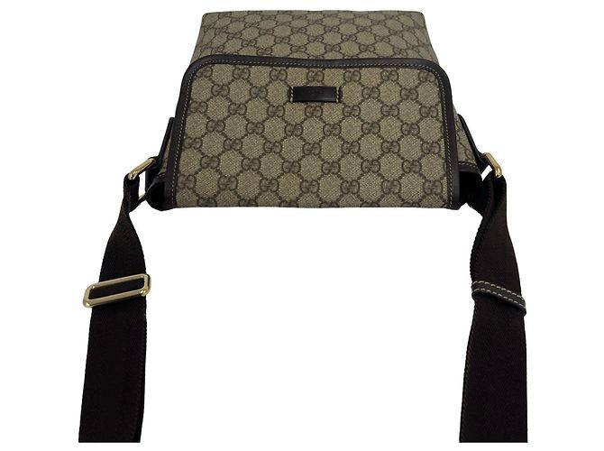 Bolsa de ombro em couro com aba e padrão de logo GG Gucci Marrom - vista 4