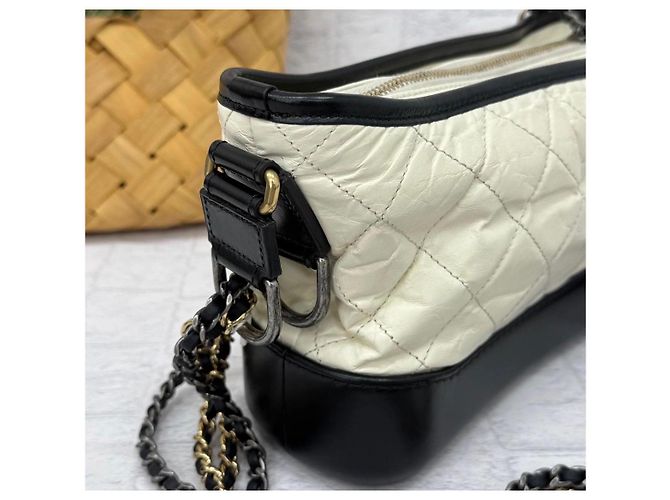 Borsa a tracolla Chanel Gabrielle in pelle matelassé bianca e nera Nero Beige - vista 5