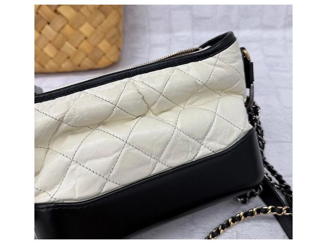 Borsa a tracolla Chanel Gabrielle in pelle matelassé bianca e nera Nero Beige - vista 6