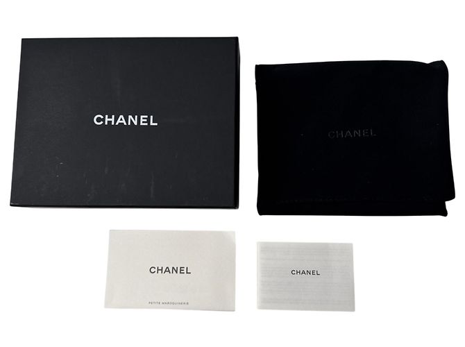 Portafoglio tri-fold Chanel Matelassé Caviar Skin Nero - vista 13