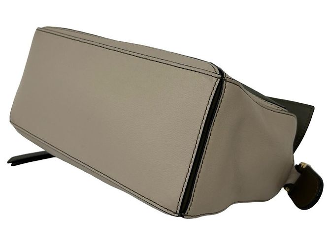 Bolso de hombro de piel Puzzle con Anagrama grabado de Loewe Beige Verde Caqui - vista 8