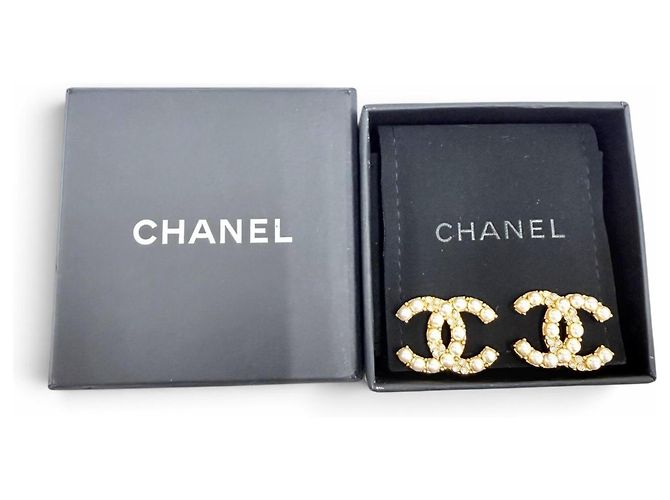 Orecchini a clip Chanel dorati con perla eco e strass D'oro - vista 2