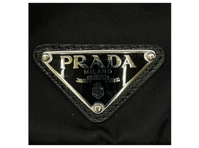 Prada Nylon Bucket Hat mit schwarzem Dreiecks-Logo - Ansicht 10