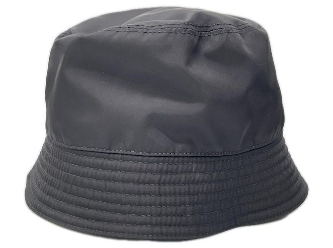 Prada Nylon Bucket Hat mit schwarzem Dreiecks-Logo - Ansicht 2