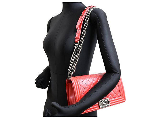 Le Boy Bolsa de Ombro Chanel Boy 25 com Corrente Vermelho - vista 10