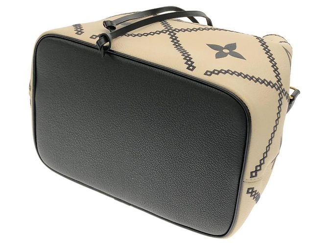 Néonoé Borsa a tracolla Louis Vuitton Monogram Empreinte Broderie Neo Noe MM Crudo - vista 3