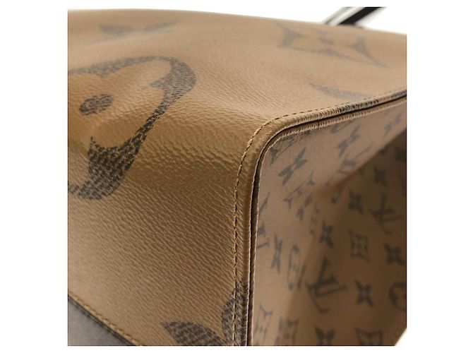 Bolso Louis Vuitton Monogram Giant OnTheGo GM Castaño - vista 3