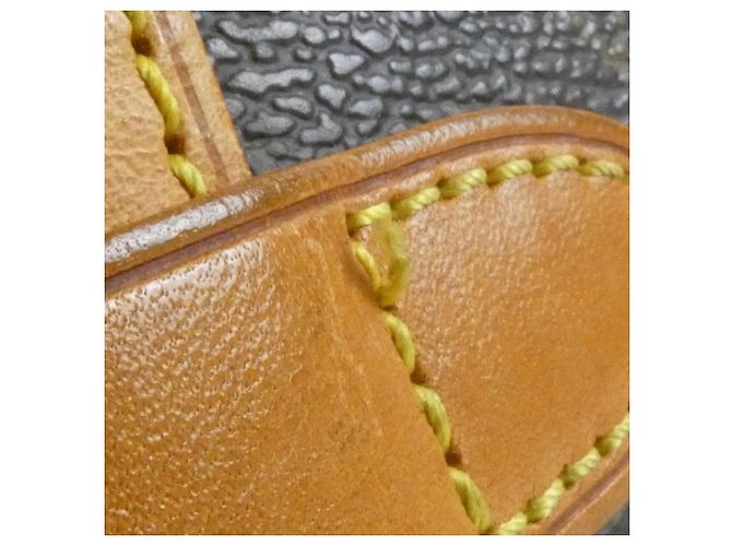 Bolsa de Ombro Louis Vuitton Monogram Saumur Marrom - vista 3