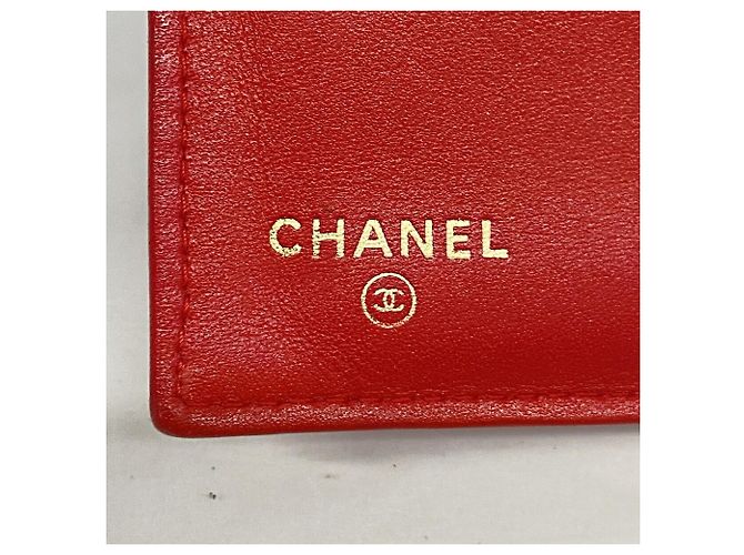 Cartera tri-fold de Chanel en piel de becerro granulada roja - vista 4