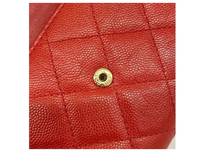 Cartera tri-fold de Chanel en piel de becerro granulada roja - vista 9