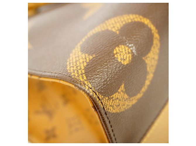 Louis Vuitton Monogram Giant Reverse OnTheGo MM Tote Bag Braun - Ansicht 7