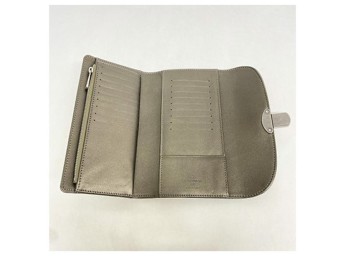 Louis Vuitton Mahina Portefeuille Amelia Tri-fold Long Wallet Bronzo - vista 3