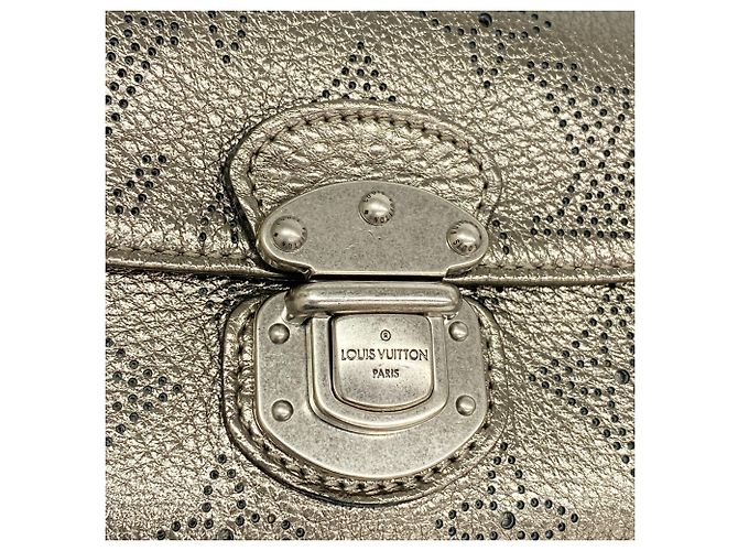 Louis Vuitton Mahina Portefeuille Amelia Tri-fold Long Wallet Bronzo - vista 6