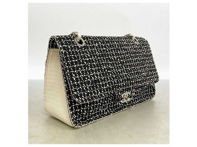 Borsa a tracolla Chanel in tweed nero e avorio Crudo - vista 2