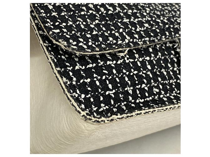 Borsa a tracolla Chanel in tweed nero e avorio Crudo - vista 6