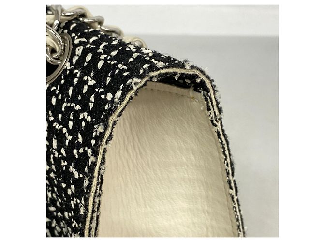 Borsa a tracolla Chanel in tweed nero e avorio Crudo - vista 7