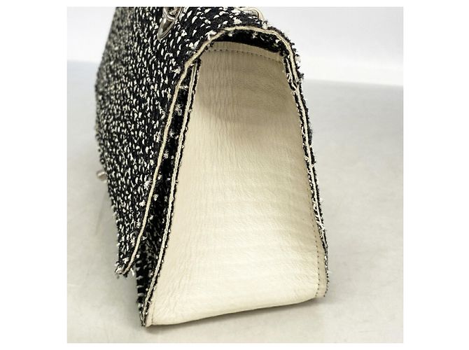 Borsa a tracolla Chanel in tweed nero e avorio Crudo - vista 9