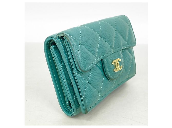 Cartera tri-fold Chanel Matelassé en Green Verde - vista 2