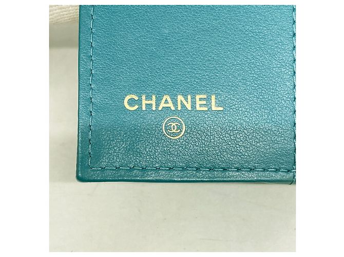 Cartera tri-fold Chanel Matelassé en Green Verde - vista 4