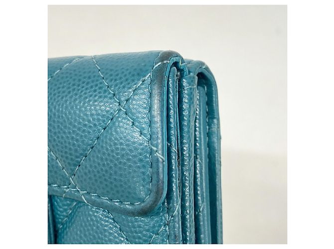 Cartera tri-fold Chanel Matelassé en Green Verde - vista 7