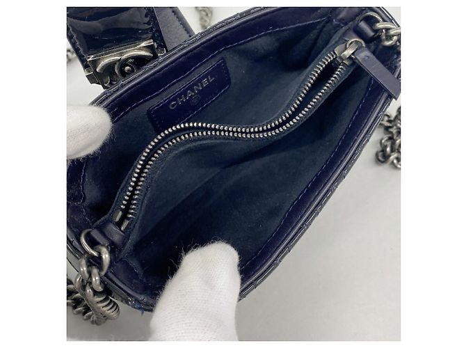 Chanel Boy Chain Schultertasche Marineblau - Ansicht 4