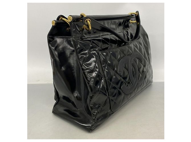 Chanel Matelassé Tote Bag aus schwarzem Lackleder - Ansicht 2