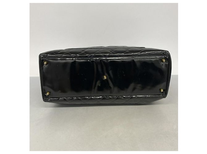 Chanel Matelassé Tote Bag aus schwarzem Lackleder - Ansicht 3