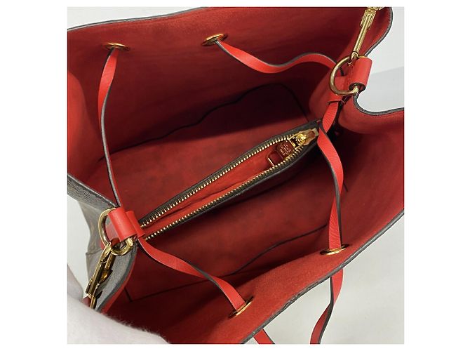 Néonoé Borsa a tracolla Louis Vuitton Monogram NeoNoe M44021 Marrone Rosso - vista 4