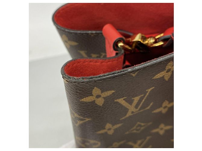 Néonoé Borsa a tracolla Louis Vuitton Monogram NeoNoe M44021 Marrone Rosso - vista 7
