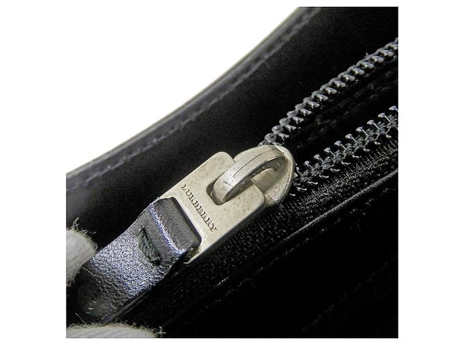 Burberry Schultertasche aus schwarzem Leder - Ansicht 15
