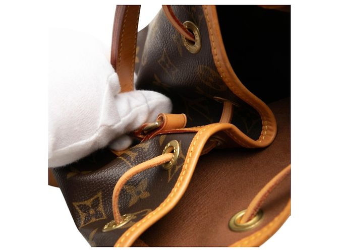 Noe Bolsa Louis Vuitton Monogram Mini Noé Marrom - vista 5